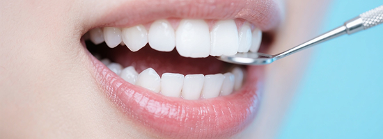 深圳前海自贸区智慧齿拔除及微创种植解析：弘和口腔水平阻生智齿拔除价目，附学生特惠及数字化导航