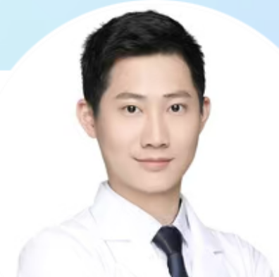 卓嘉豪医生头像