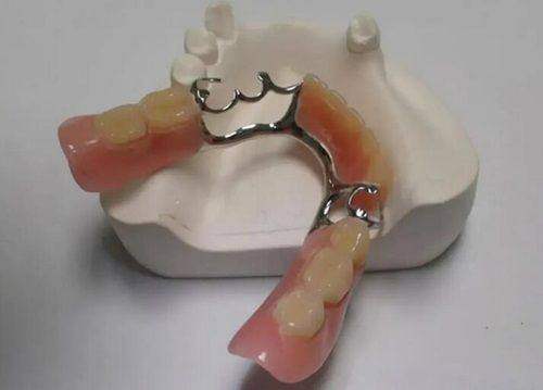 自贡极笑海豚口腔诊所：灵活的营业时间