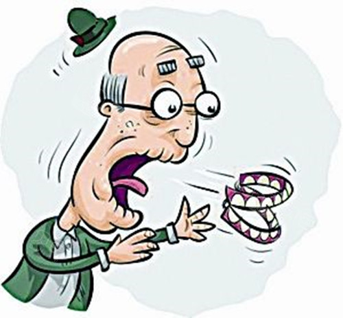 老人的假牙掉了