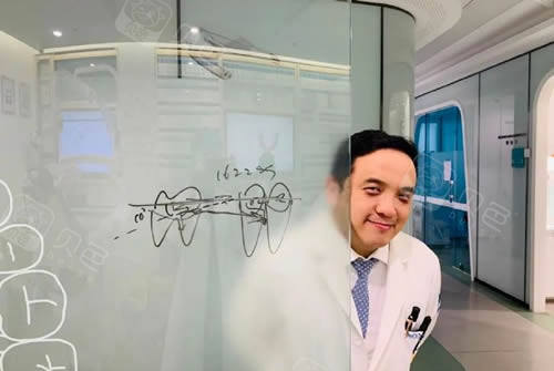 北京矫正牙齿哪家医院比较好?张栋梁在哪家医院? - 贝色口腔