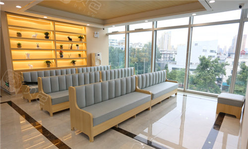 有小伙伴留言问在合肥近来有没有哪些口腔的种植牙和矫正有优惠活动?