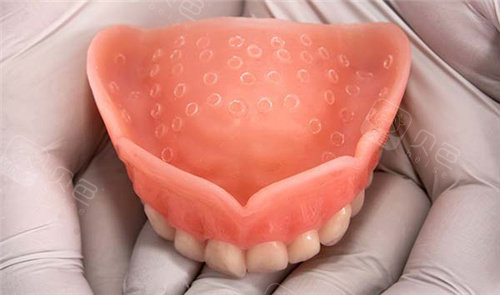 广州活动假牙多少钱一套分享广州活动义齿价格表来看看