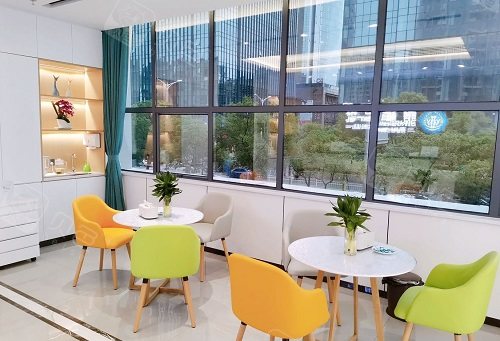 南昌鼎植口腔医院休息区