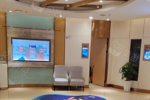 成都新桥口腔王锋医生擅长什么？高难度/半全口种植牙！上颌窦提升和植骨技术好