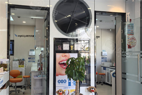 上海乐厷口腔怎么样？浦东新区连锁齿科|瑞士种植技术|儿童MRC矫正医生