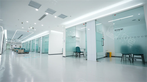 团圆口腔种植牙靠谱吗？我种完1年零不适，邻居看了也来预约