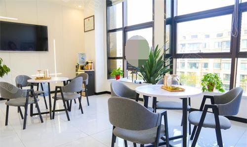 日照种植牙技术哪家好？微笑/麦田/博恩口腔医生经验足反馈好