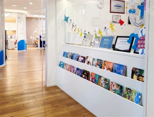 成都多乐儿童齿科走廊环境