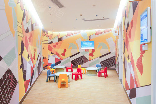 深圳博爱曙光口腔儿童候诊区