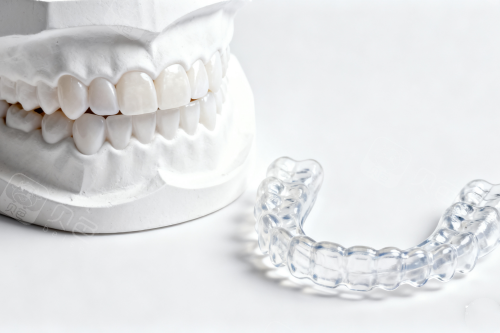 东莞长安附近看牙报价查新，含种植牙、牙齿矫正及全瓷牙全新收费标准明细