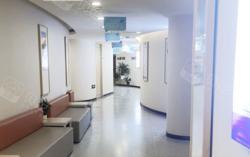 武汉美莱口腔诊疗室等候区