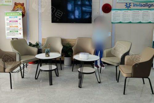 武汉晴川立康口腔医院民族店大厅等候区