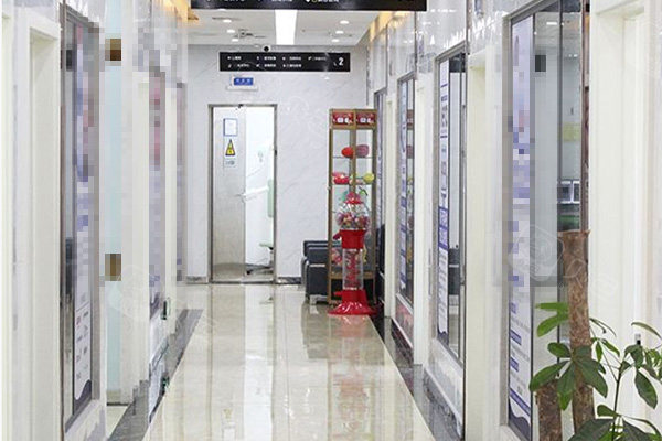 唐山牙博士口腔（八方店）诊室外走廊.jpg