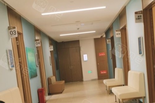 上海医大医院眼科治疗室.jpg