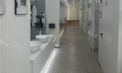 南京六城口腔走廊图展示.jpg