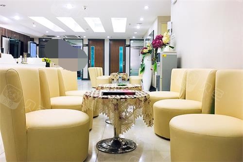 深圳阳光医美口腔门诊部休息区.jpg